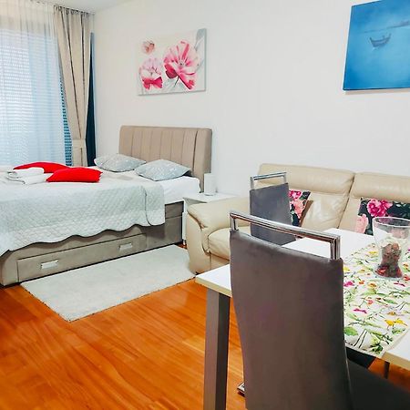 Nova Galerija West App Mary - Parking In Garage Apartment ซาเกร็บ ภายนอก รูปภาพ