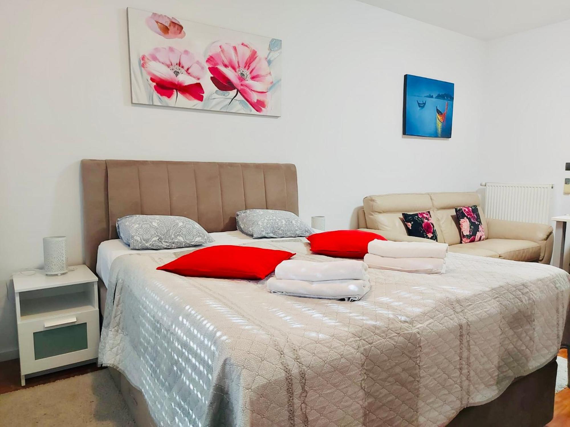Nova Galerija West App Mary - Parking In Garage Apartment ซาเกร็บ ภายนอก รูปภาพ
