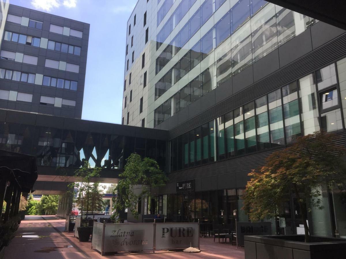 Nova Galerija West App Mary - Parking In Garage Apartment ซาเกร็บ ภายนอก รูปภาพ